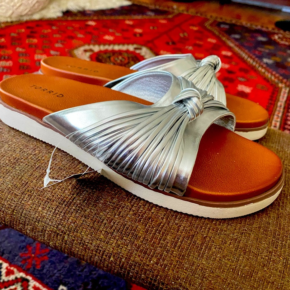 NWT!! Torrid silver sandals. W9 wide. Brand new. Never worn.